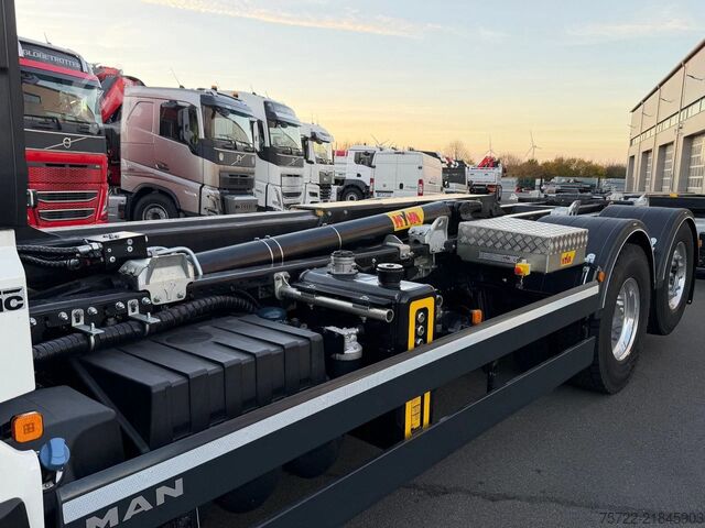Hook arm system MAN TGX 26.540 6x2 LL Abroller Hyva Titanium