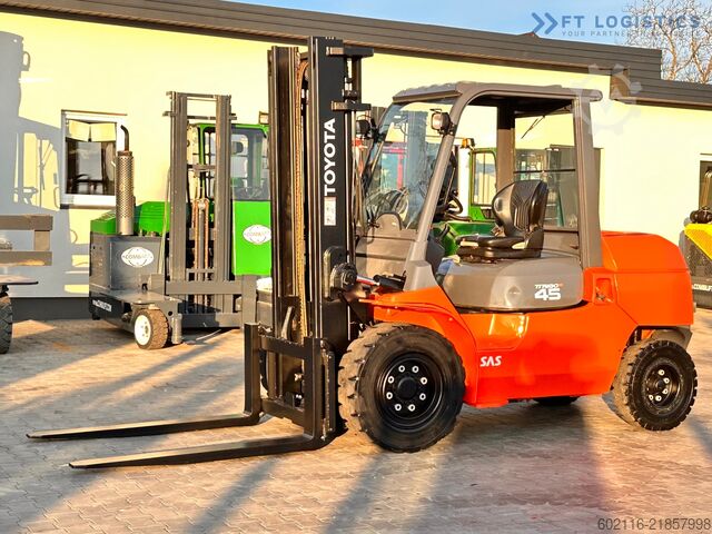 Forklift Toyota 42-4FD40 / DIESEL / 4500KG / DUPLEX / FO