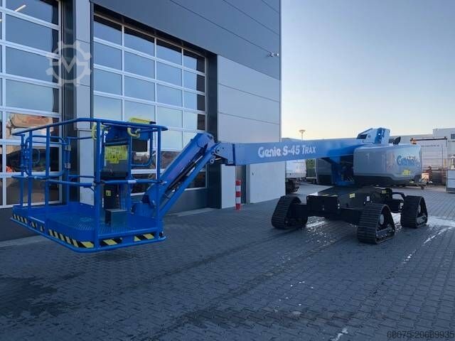 Telescopic boom lift Genie S 45 XC Trax