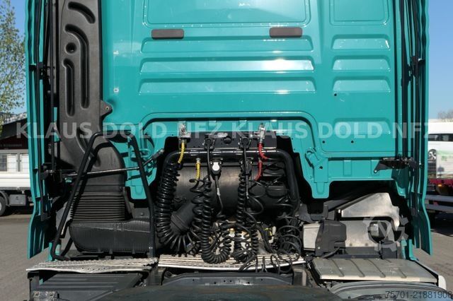 Standard tractor unit MAN TGX 18.500 XXL Retarder Kühlbox XL- Tank Euro 6