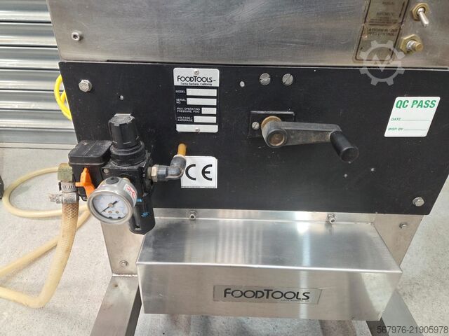 Round Cake Slicer Foodtools Inc. CS-4AC-CE Round Cake Slicer