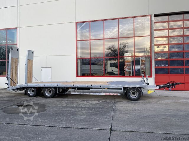 Low loader trailer Möslein T 3-8,20 P VB H1 Blatt  3 Achs Tieflader mit gerader Ladefläche 8,10 m, Neufahrzeug