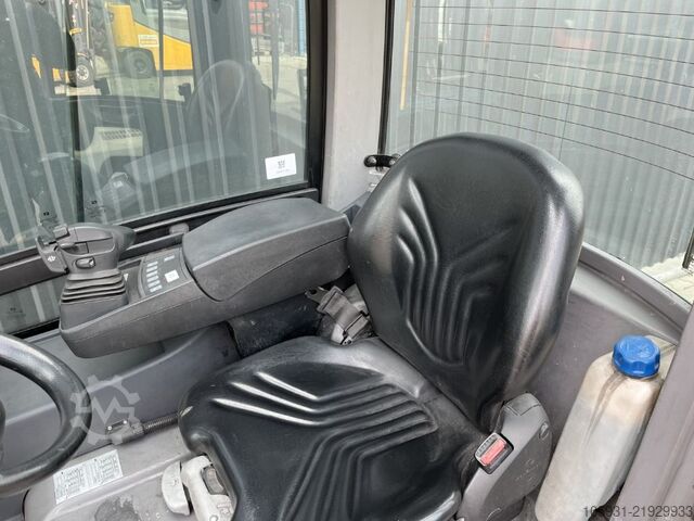 Electric 3-wheel forklift Jungheinrich EFG220