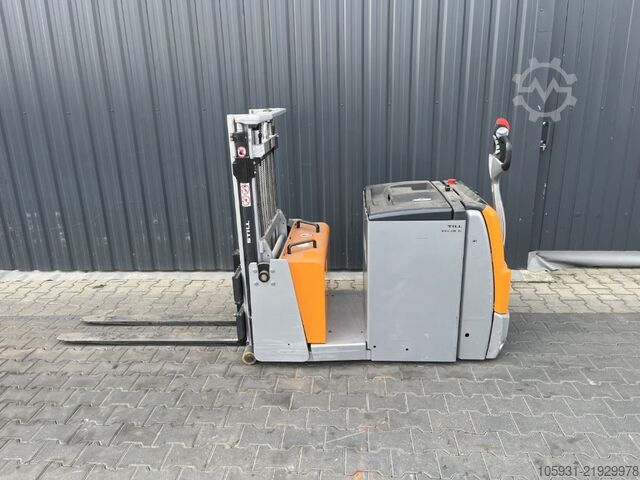 Pedestrian Stacker Still EXV10