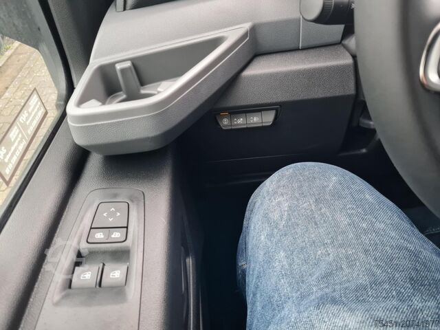 Transporter mit Pritsche & Plane Renault Master 35 Pritsche Schiebe Plane Schlafkab Automatik