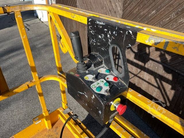 Scherenhebebühne Haulotte Compact 12