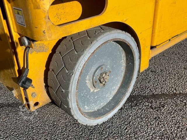 Scherenhebebühne Haulotte Compact 12