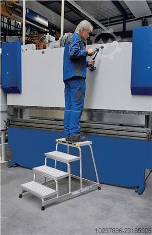 Work platform with 4 steps, accessible from one side – 1 unit Günzburger 