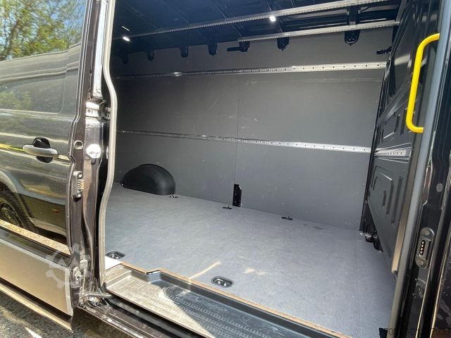 High top van VW Crafter 35 L4H3 AHK RFK oh. Schäden
