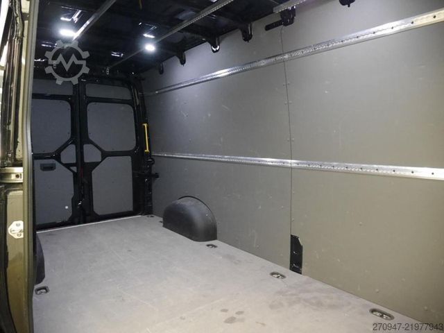 High top van VOLKSWAGEN Crafter Kasten 35 L4H3 NAVI KAMERA PDC