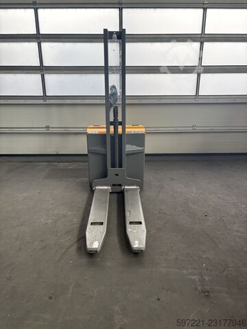 Hochhubwagen Jungheinrich EMD 118