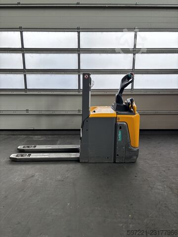 Hochhubwagen Jungheinrich ERD 220