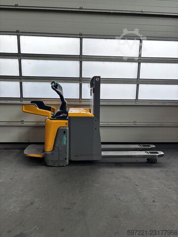 Hochhubwagen Jungheinrich ERD 220
