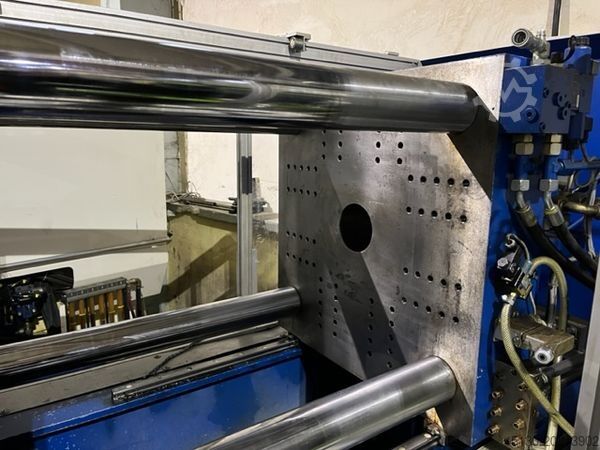 Injection molding machine KraussMaffei KM 110-700 C2