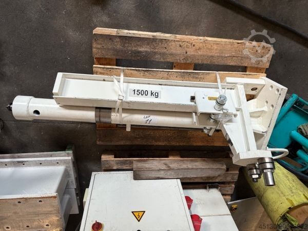 Injection molding machine ENGEL e-max 440/180