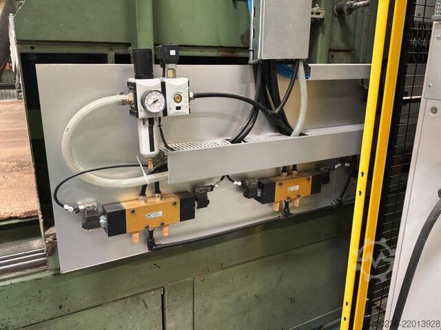 The Meyer CNC panel sawing machine De Meyer 