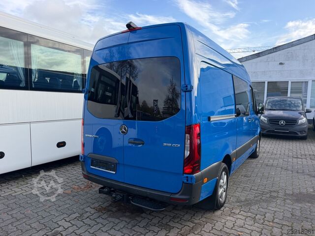 High top van MERCEDES-BENZ Sprinter 319 CDI V6 Automatik Klima LED AHK