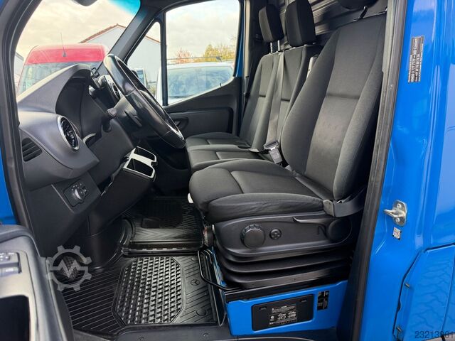 High top van MERCEDES-BENZ Sprinter 319 CDI V6 Automatik Klima LED AHK