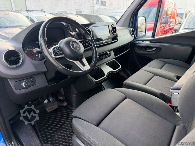 High top van MERCEDES-BENZ Sprinter 319 CDI V6 Automatik Klima LED AHK