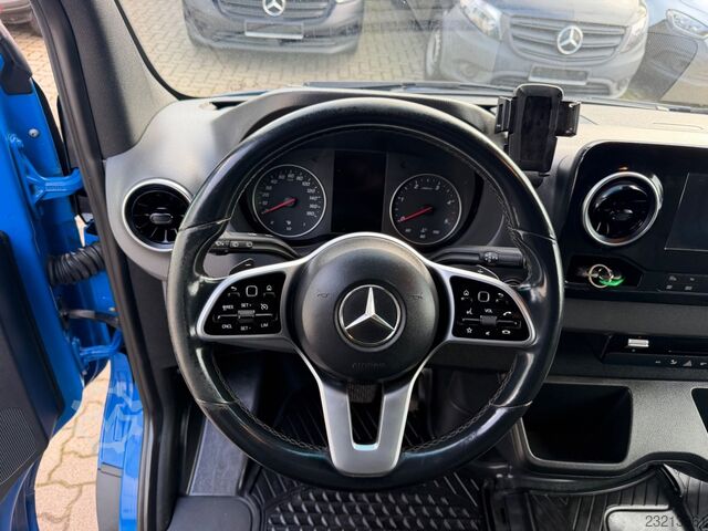 High top van MERCEDES-BENZ Sprinter 319 CDI V6 Automatik Klima LED AHK