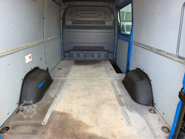 High top van MERCEDES-BENZ Sprinter 319 CDI V6 Automatik Klima LED AHK