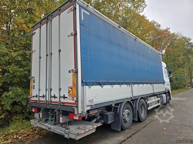Flatbed truck with tarp DAF XF480 / Retarder / 6x2