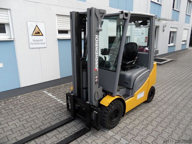 Treibgasstapler Jungheinrich TFG 316s - Triplex - Wetterschutz