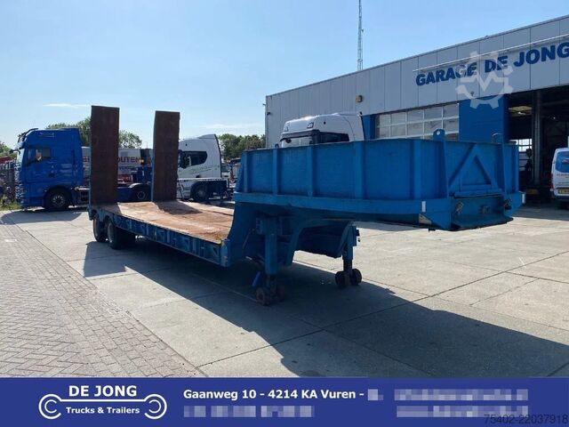 Semi low loader Fruehauf / Hydraulic Ramps / 32 Ton