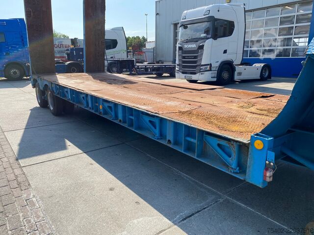 Semi low loader Fruehauf / Hydraulic Ramps / 32 Ton