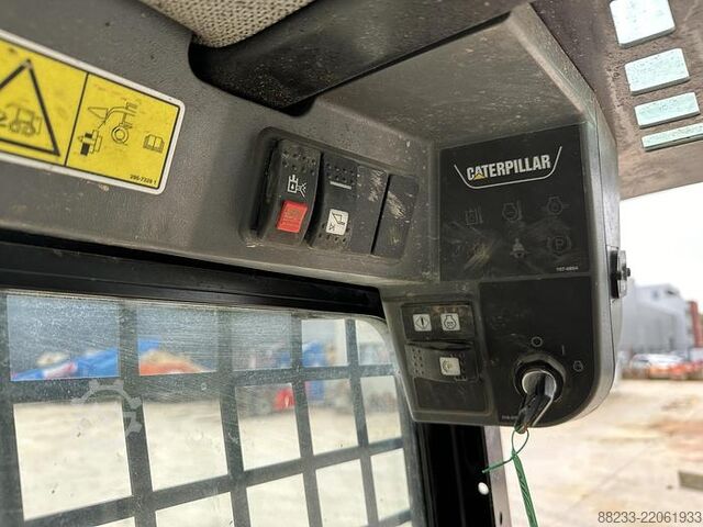 Loader CAT 216B3