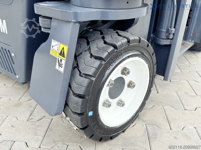 4-way forklift Combilift C3000CB GAS TRIPLEX 4900 POSITIONER TOP1