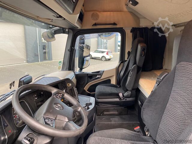 Standard tractor Mercedes-Benz Actros 1942 / StreamSpace / 2x Tank / Stand Airco