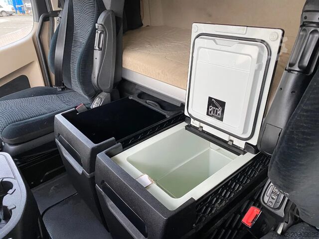 Standard tractor Mercedes-Benz Actros 1942 / StreamSpace / 2x Tank / Stand Airco