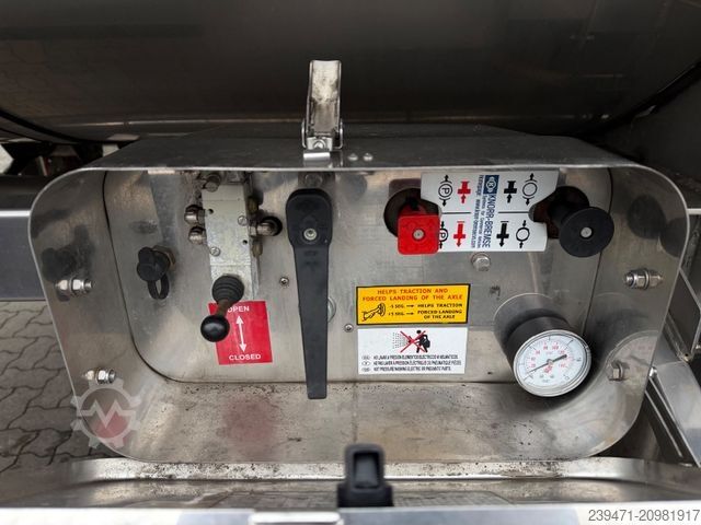 Tanker semitrailer  Parcisa Lebensmitteltank 4-Kammer 31.000L SAF