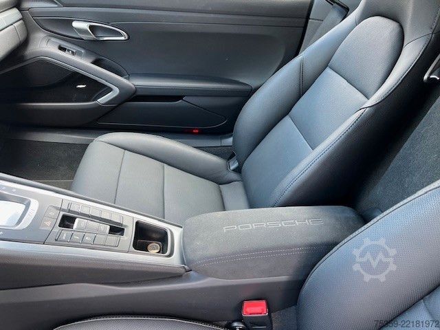 Van PORSCHE 718 Boxster