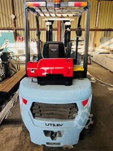 Rough terrain forklifts UTILEV UT25P