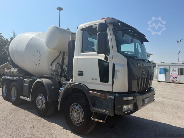 Concrete mixer truck Astra HD8 84.44