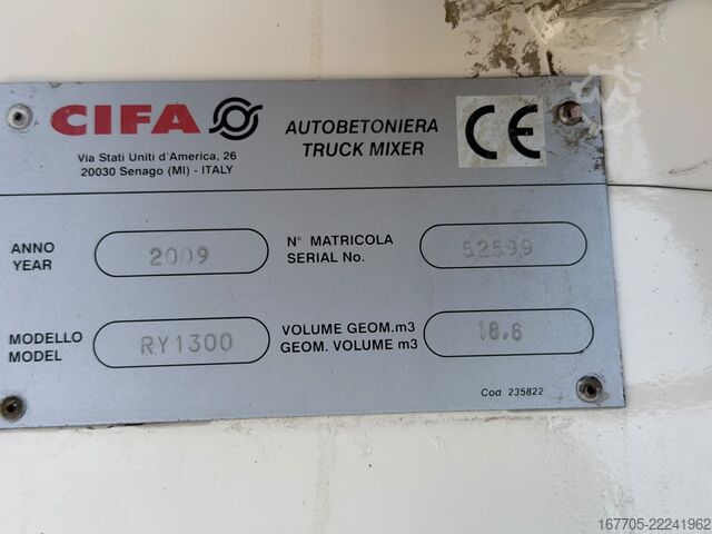 Concrete mixer truck Astra HD8 84.44