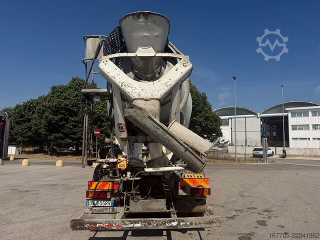 Concrete mixer truck Astra HD8 84.44