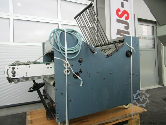 AUSLAGE MIT PRESSSTATION MECCANOTECNICA LEGA 55