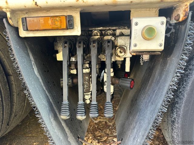 Tieflader-Sattelauflieger LANGENDORF Radmulden / Lenkachse / überfahrbare Hals