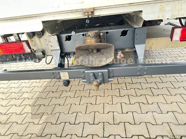 Pick-up van MERCEDES-BENZ 824 L