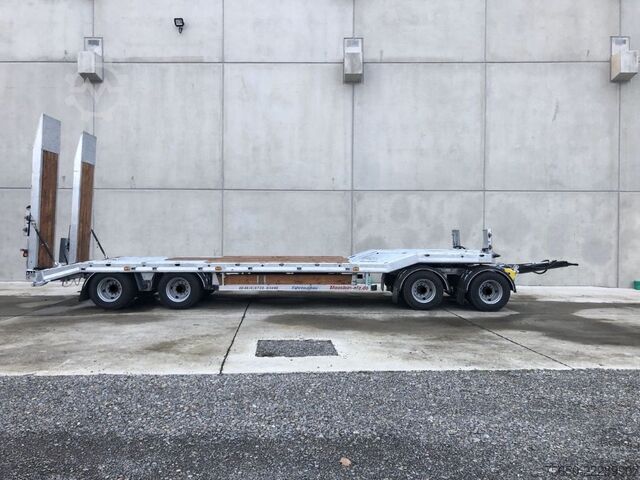 Low loader trailer Möslein T 4 VB H1  neuer 4 Achs Tieflader hydraulischen Rampen