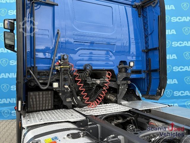 Standard tractor unit Scania R 420 A4x2LA DIFF-L RETARDER PARK AIRCO VECTO 3