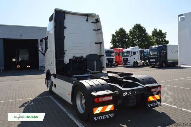 Standard tractor unit VOLVO FH 500 XL i-ParkCool ACC SideSkirts