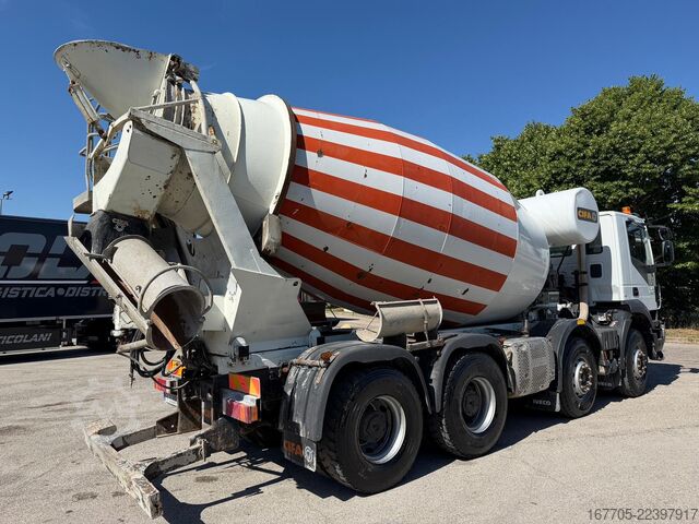 Concrete mixer truck Iveco Trakker 450