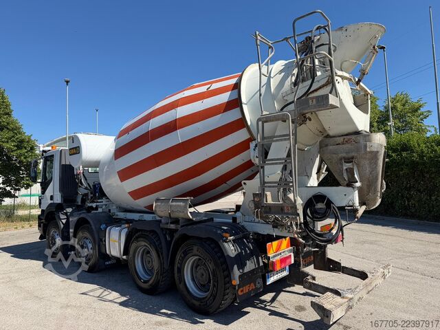 Concrete mixer truck Iveco Trakker 450