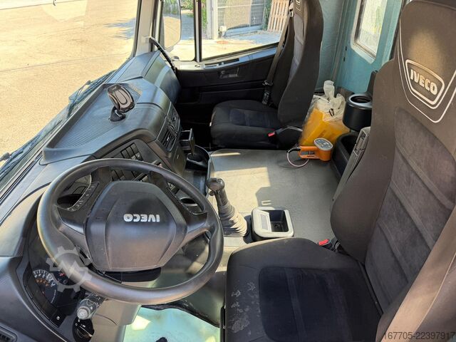 Concrete mixer truck Iveco Trakker 450