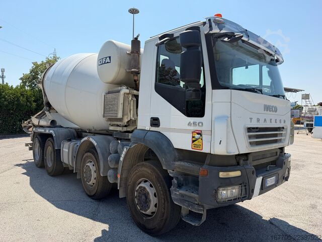 Concrete mixer truck Iveco Trakker 450