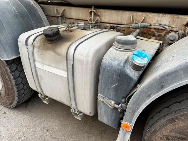 Concrete mixer truck Iveco Trakker 450